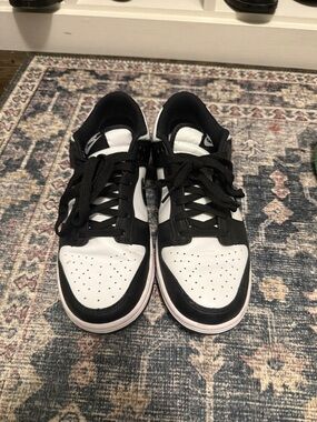 Nike Women's panda dunk low